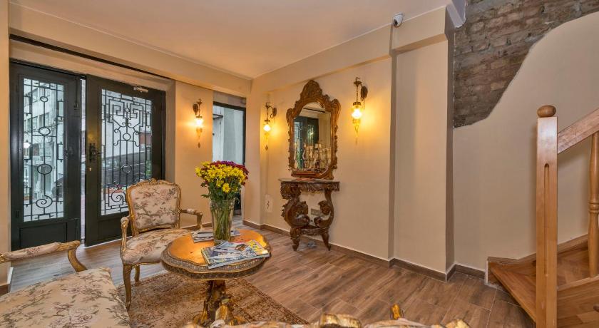 Corner Garden Hotel - image 4
