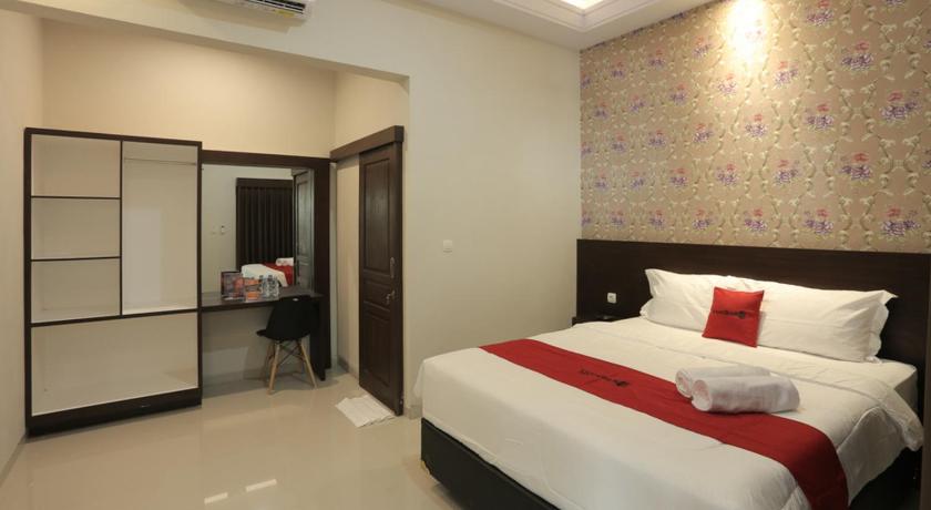 RedDoorz Plus near Solo Paragon Mall photo