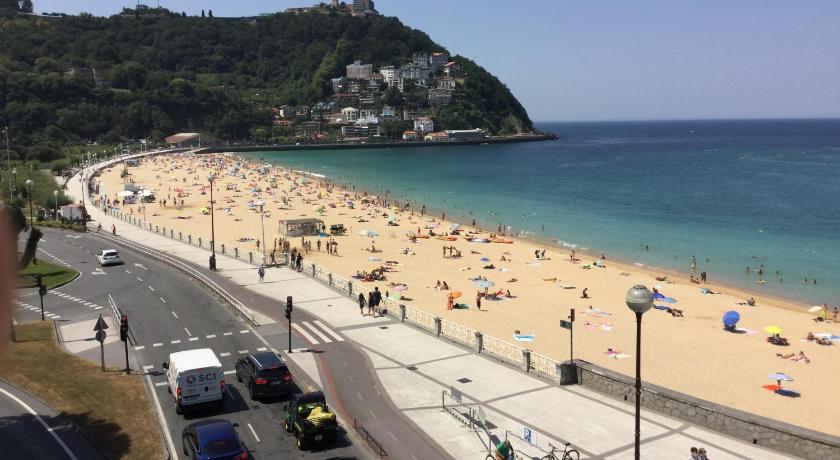 Hotel Ondarreta Beach photo