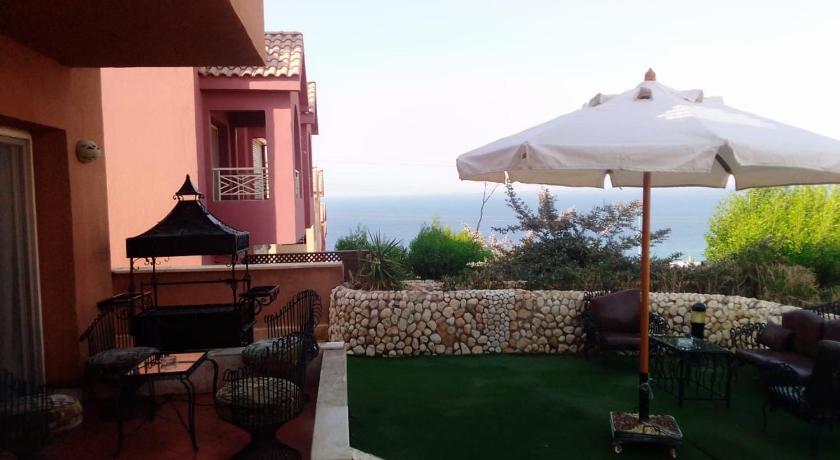 Villa Oussama porto families only — Hotel in Ataqah
