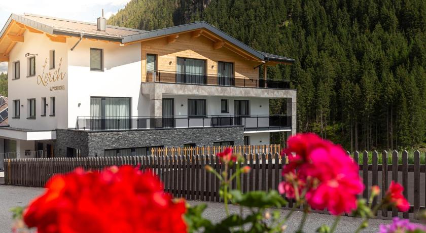 Aparthotel Lerch — Hotel in Kappl