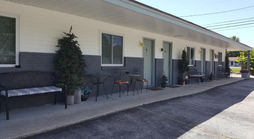 Bear Cove Inn photo