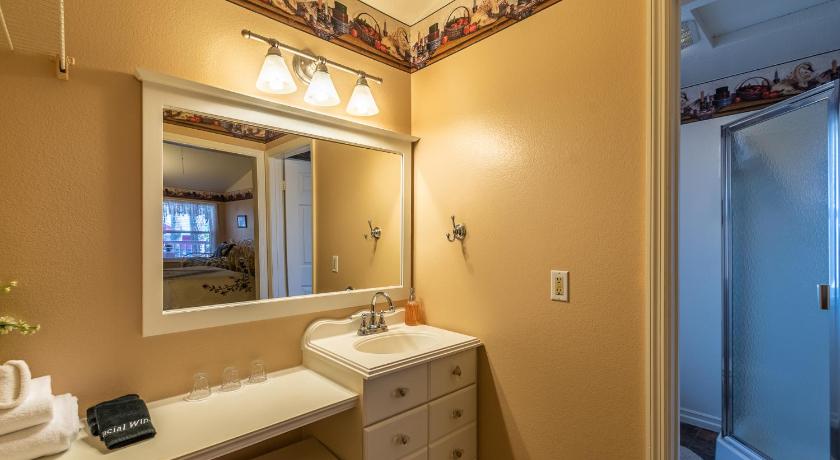 Apples Bed and Breakfast Inn photo