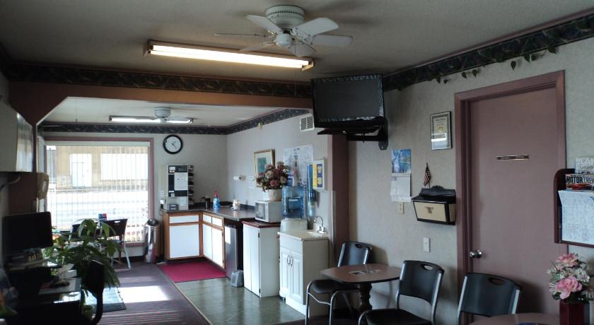 Knights Inn - Ottawa, KS photo