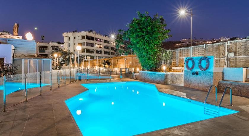 Calypso Oasis Apartments photo