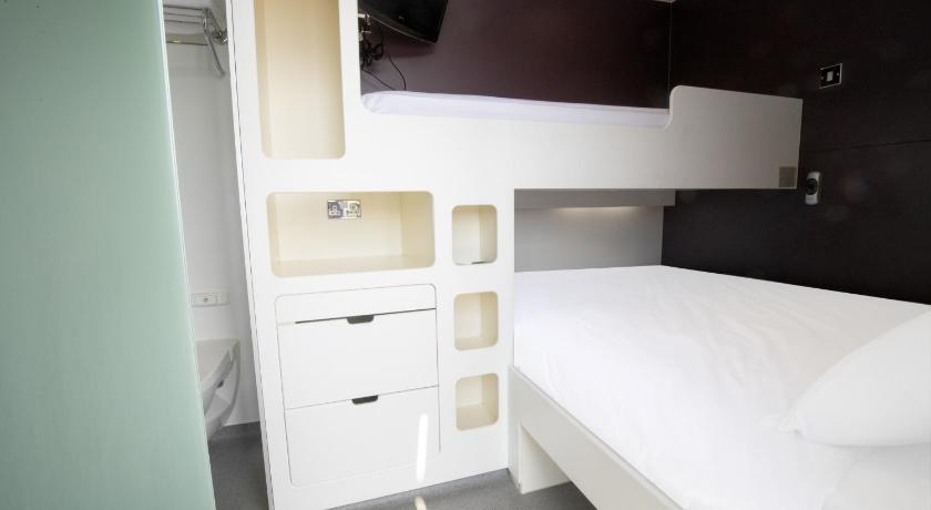 Snoozebox Olympic Park photo