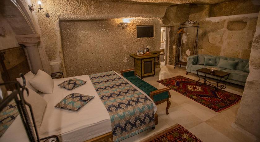 Divan Cave House
