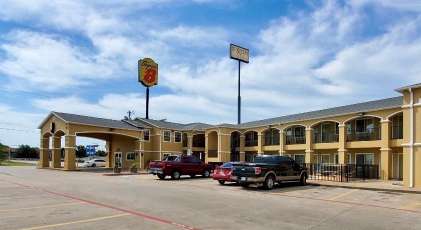 Super 8 By Wyndham Forney/East Dallas