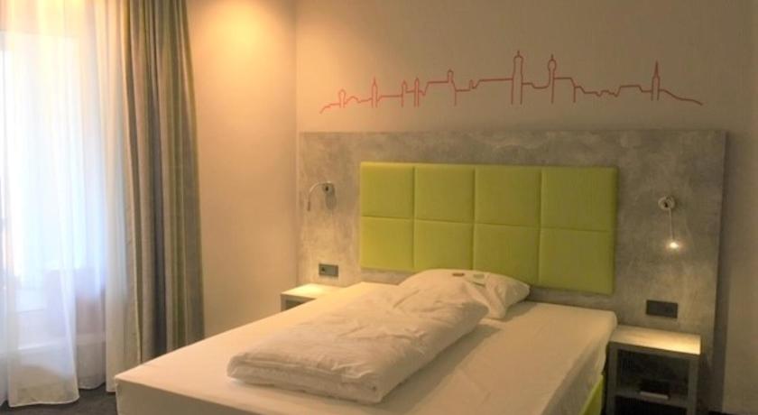 SleepySleepy Hotel Dillingen photo
