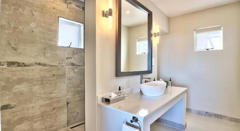 Image of Panorama King Suite with Sea View 17