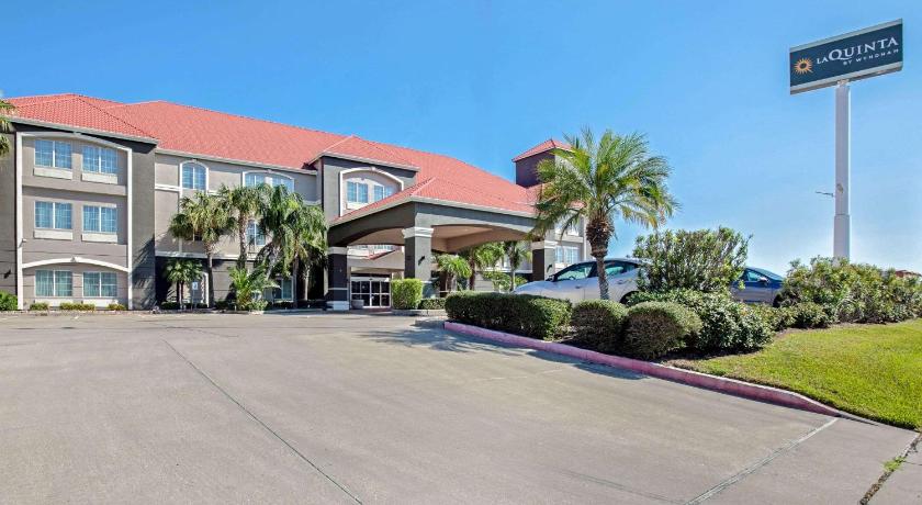 La Quinta Inn & Suites by Wyndham Corpus Christi Airport photo