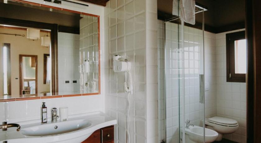 몬테베글리오 Corte D'Aibo 4성급 게스트하우스 수영장