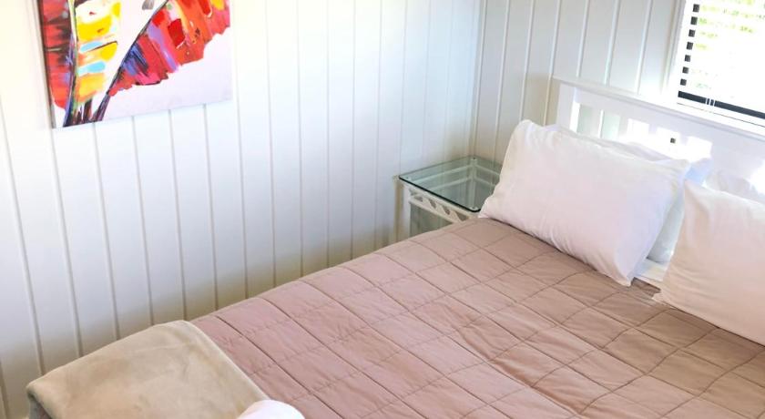 Image of Three-Bedroom Cottage 11