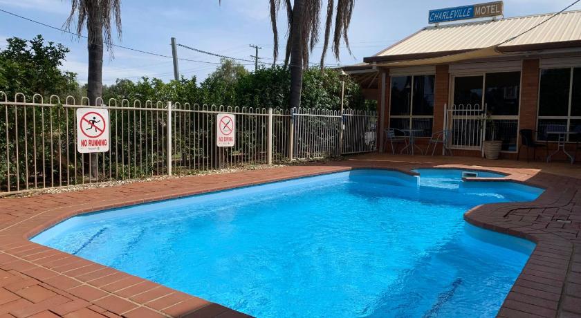 Charleville Motel photo