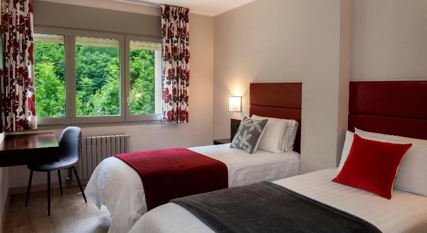 صورة غرفة مزدوجة أو توأم (Double or Twin Room) 3