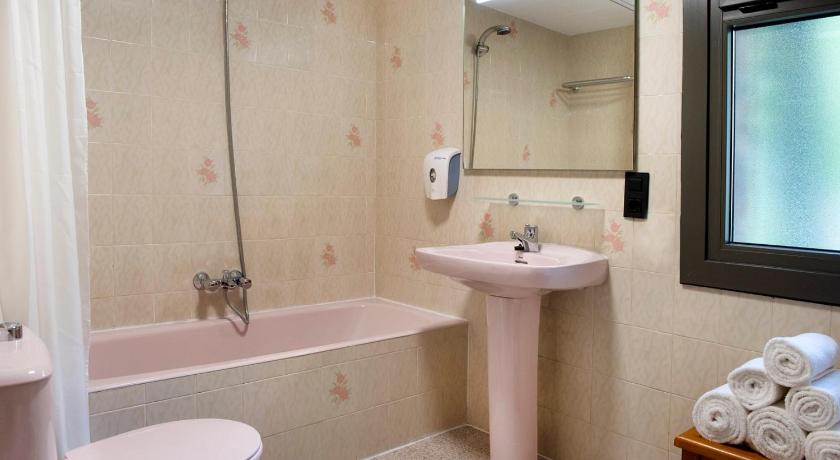 صورة غرفة مزدوجة أو توأم (Double or Twin Room) 9