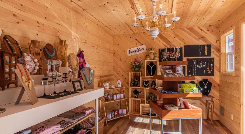 Apples Bed and Breakfast Inn photo