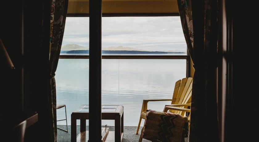 The Oceanfront Hotel — Hotel in Sointula (BC)