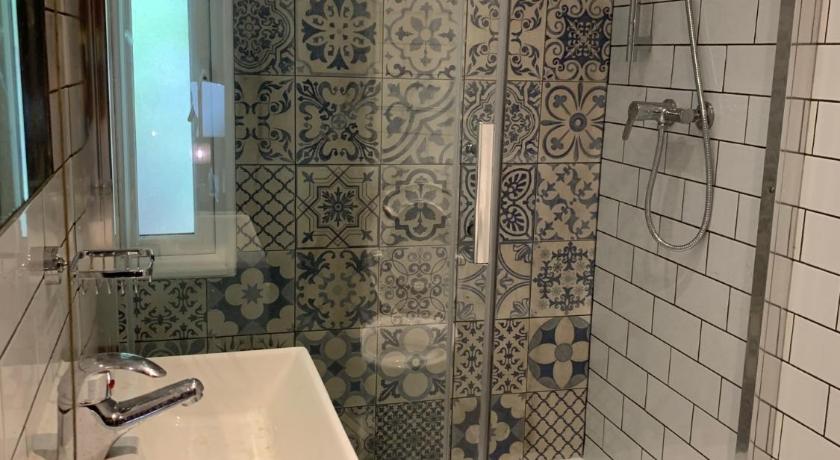 Image of Triple Room with Shared Bathroom 16