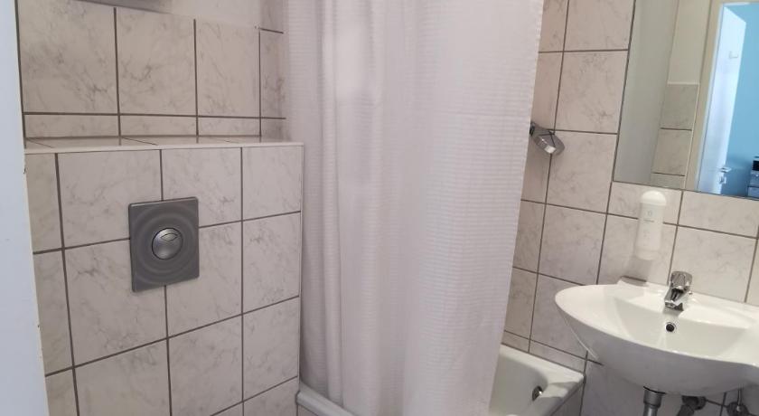 MAX Hotel Dusseldorf Self-Check-in photo
