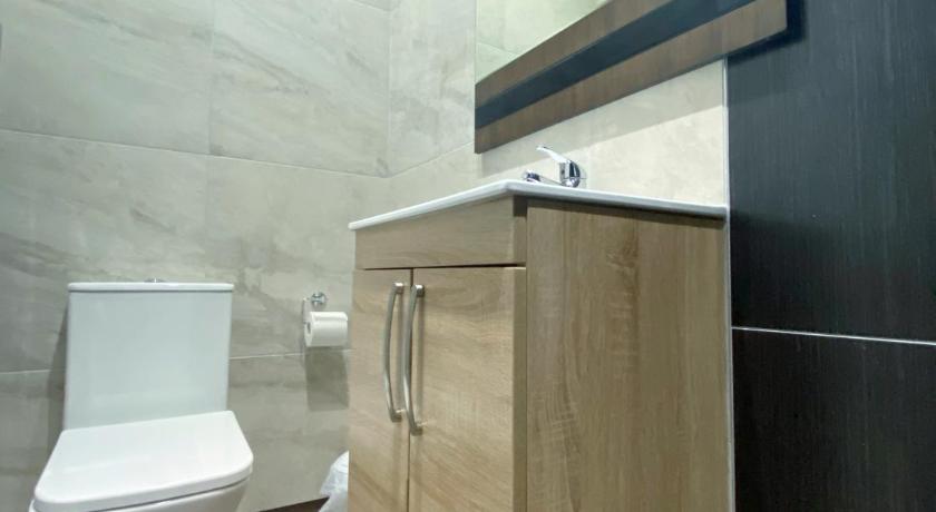 Chelsea Suite Sasco Apartments - image 5