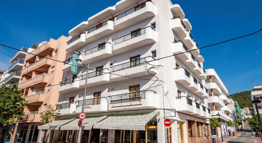 Hostal y Apartamentos Santa Eulalia — Hotel in Ibiza