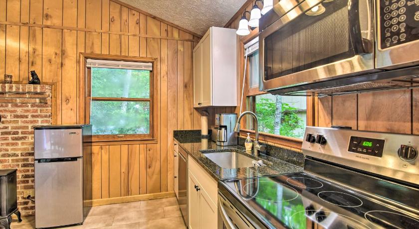 Linville Land Cabin with Community Amenities! photo