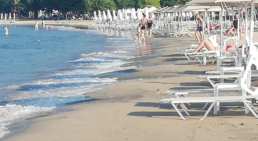 Mare Beach Apartments photo