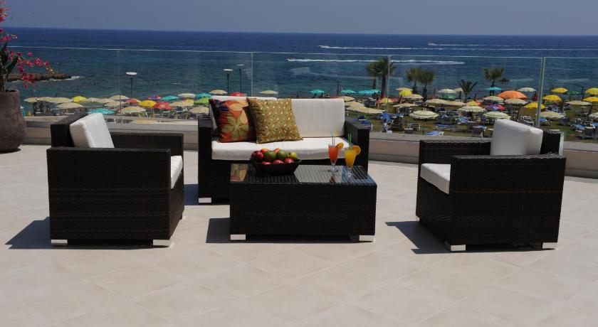 Polyxenia Isaak Luxury Villas and Apartments — Hotel in Protaras