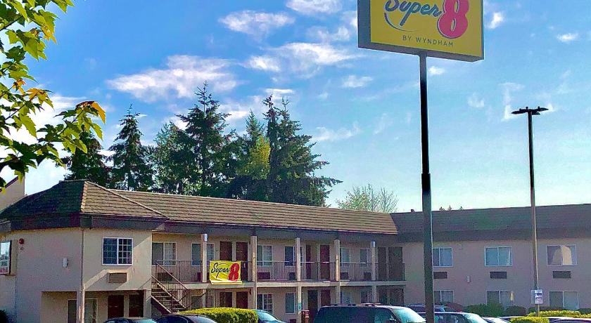 Super 8 by Wyndham Lynnwood