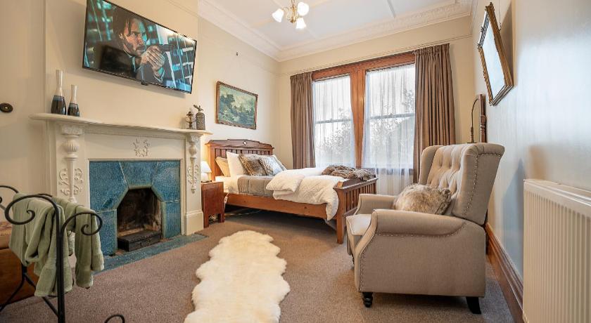 The Fern & Thistle Luxury Accommodation- Drinks, Hotpool, Sauna
