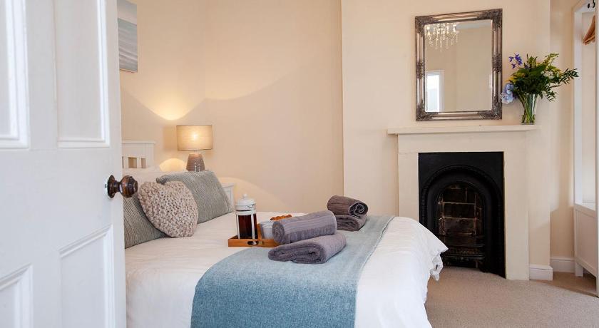 Clarence Cottage - image 2