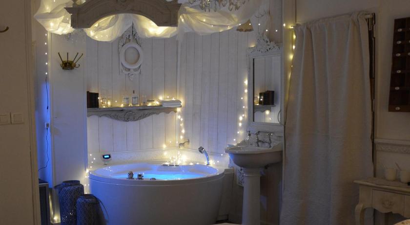 L 39 Escapade Aixoise Sauna Balneo Jacuzzi All Inclusive Entire Apartment Aix En Provence Deals Photos Reviews