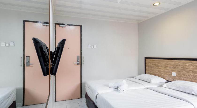 Image of Standard Twin Room 0