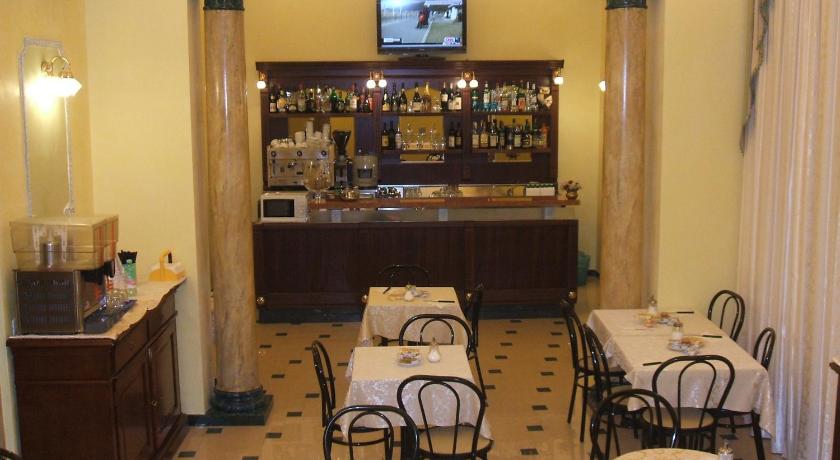 ローマ Hotel Cambridge 3つ星 ホテル プール