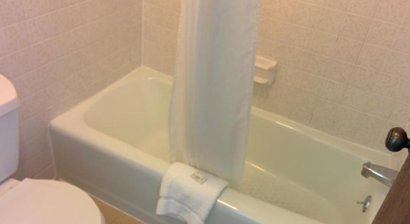 Economy Inn Toledo-Perrysburg photo