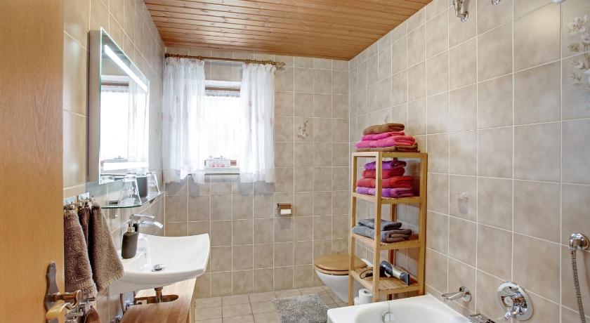 Bathroom, Ferienwohnung mit Watzmannblick in Schonau am Konigssee