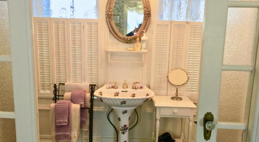 Shaw House Inn photo