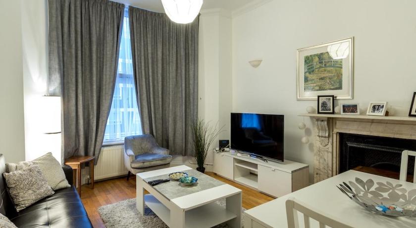 Spacious 1 Bed in West Kensington or Hammersmith — Hotel in London