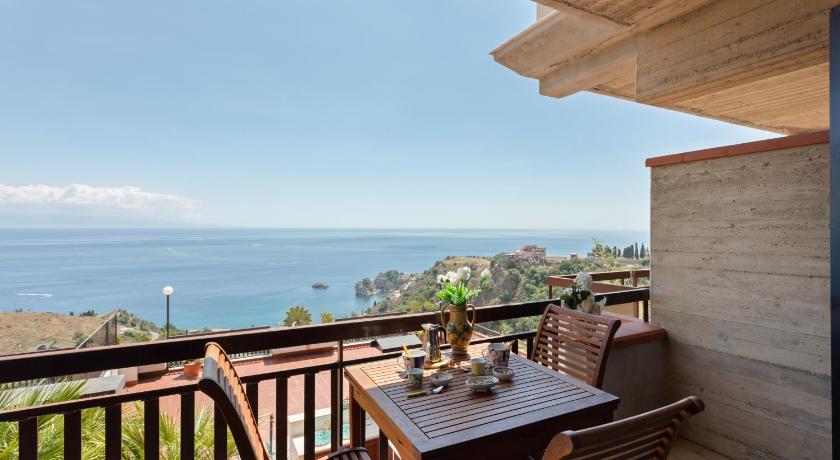 Taormina Panoramic Seaview Apartment — Hotel in Taormina