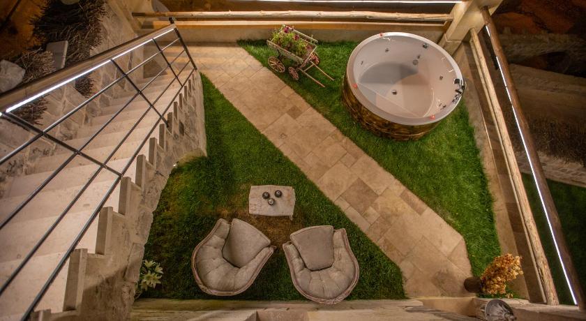 Karlik Cave Suite