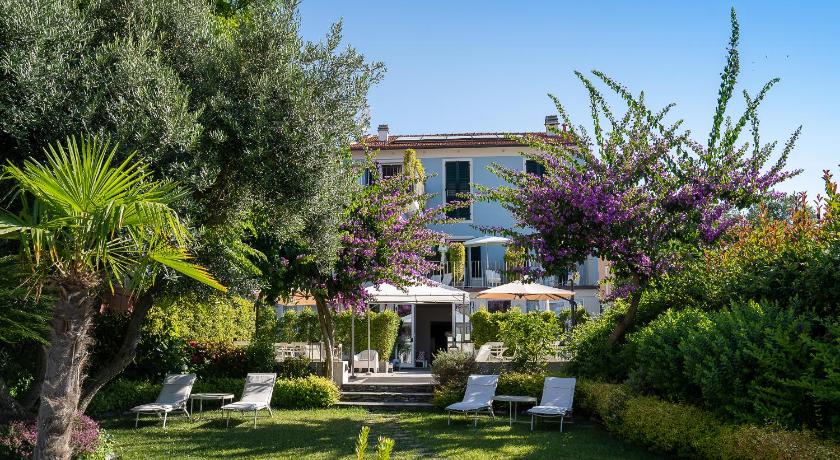 Blu Hotel — Hotel in Lavagna