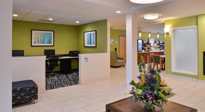 Holiday Inn Express and Suites West Ocean City photo