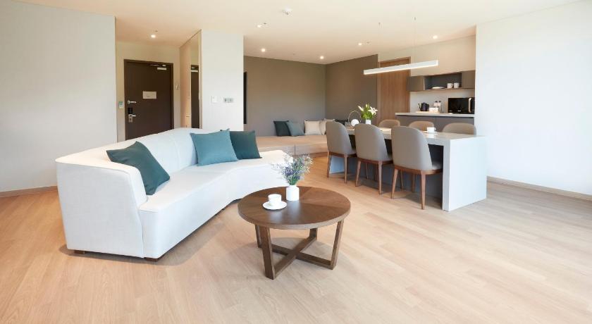 Image of Sky Royal Room A or B - Randomly Assigned, Pet-Friendly 5