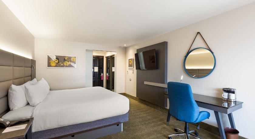 Image of 1 King Bed Standard 1