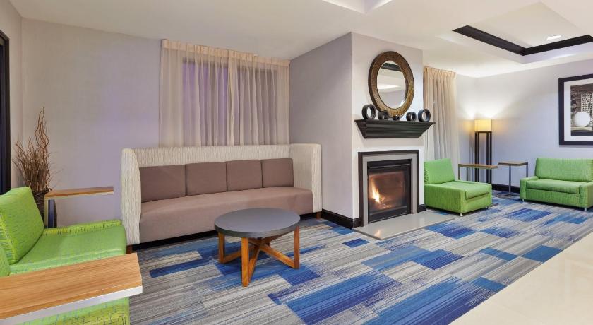 Holiday Inn Express Hotel & Suites Warminster-Horsham photo