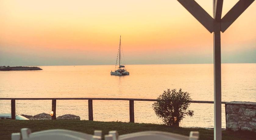Kyparissia Blue Boutique Hotel photo