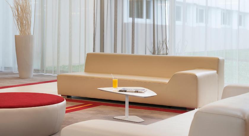 Hotel Mercure Paris Le Bourget photo