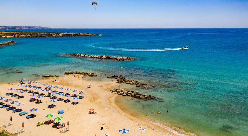 Corallia Beach Hotel Apartments photo