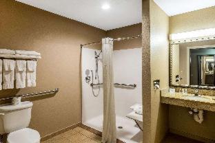 Image of 2 Queen Beds, Suite, Nonsmoking 4